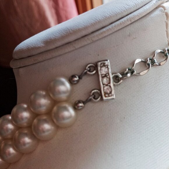 Beautiful & Elegant Double-strand Faux Pearl Necklace w/Rhinestone Spacers NWOT - Picture 7 of 11